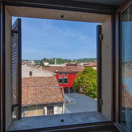 - Castel San Pietro شقة